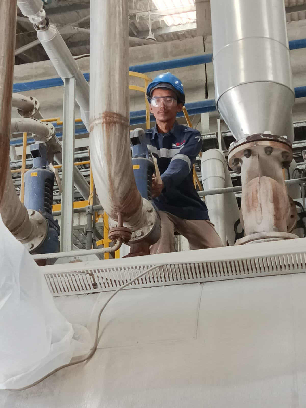 Service boiler setting safety valve